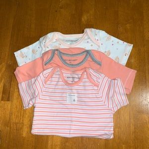 Burt’s Bee’s Baby Bodysuit Onesies 3-pack